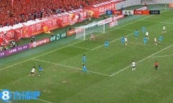 可惜啊！拜合拉木头球摆渡，向余望胸部停球后踢呲